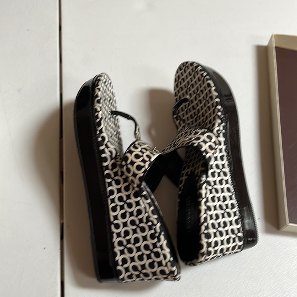 Coach size 10 black & creamy white thong wedge heel patent leather trim - Picture 12 of 13
